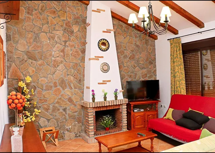 Con Piscina En Roche Viejo *