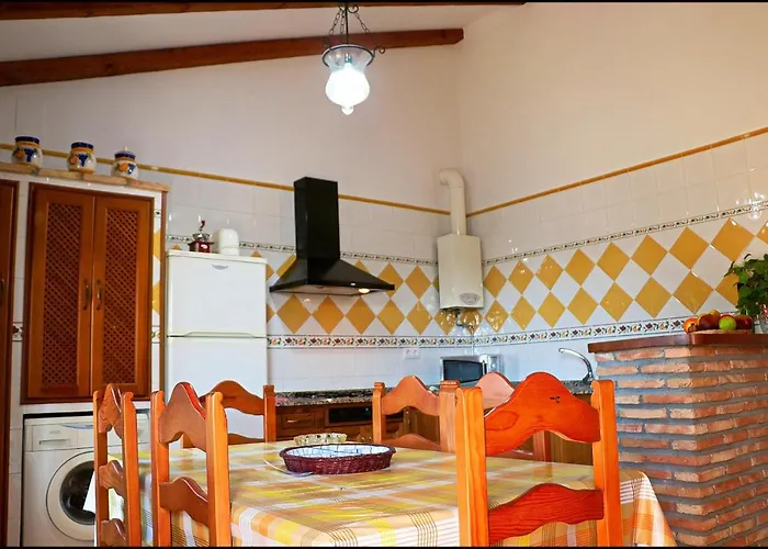 Con Piscina En Roche Viejo *