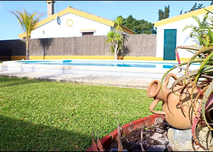 Con Piscina En Roche Viejo Шале *